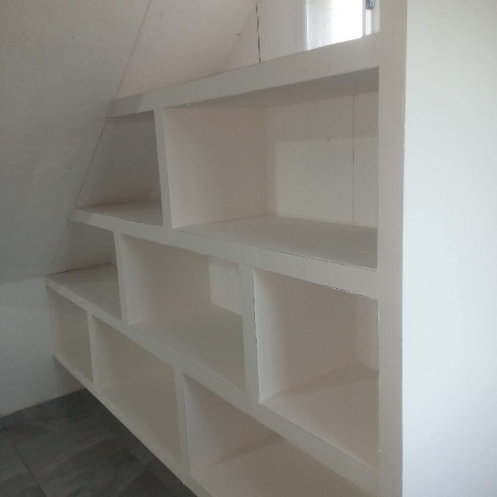 bajoescalera2